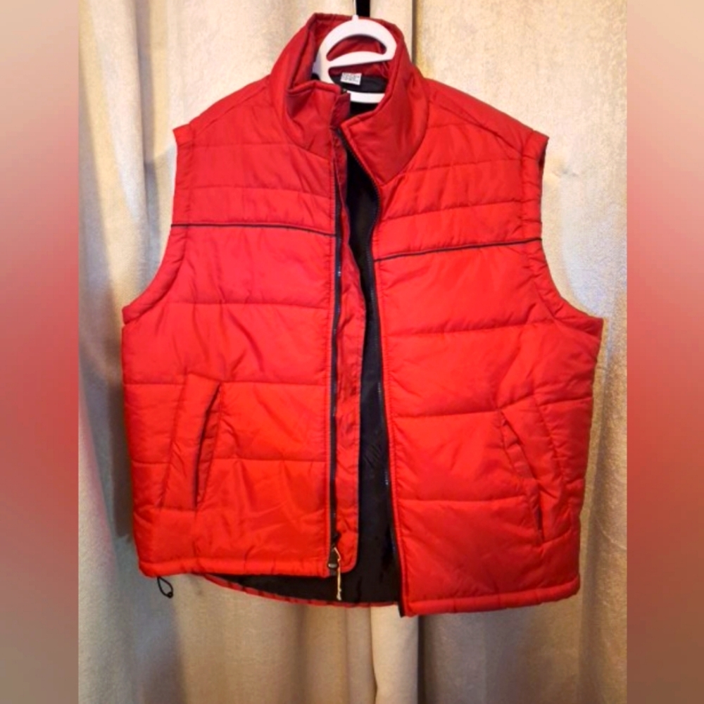 Red vest, Large